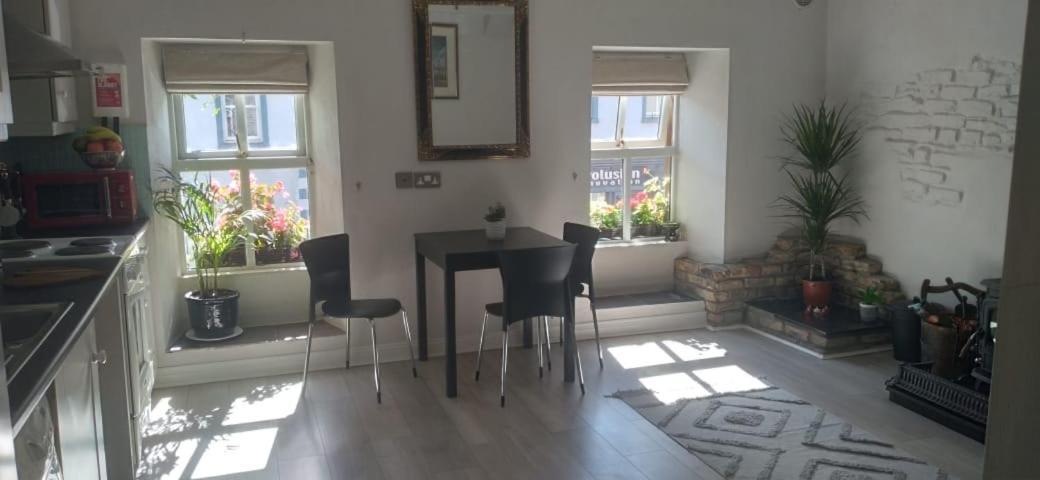 Up Stairs Double Apartment Innishannon Mariners Rest Cork Esterno foto