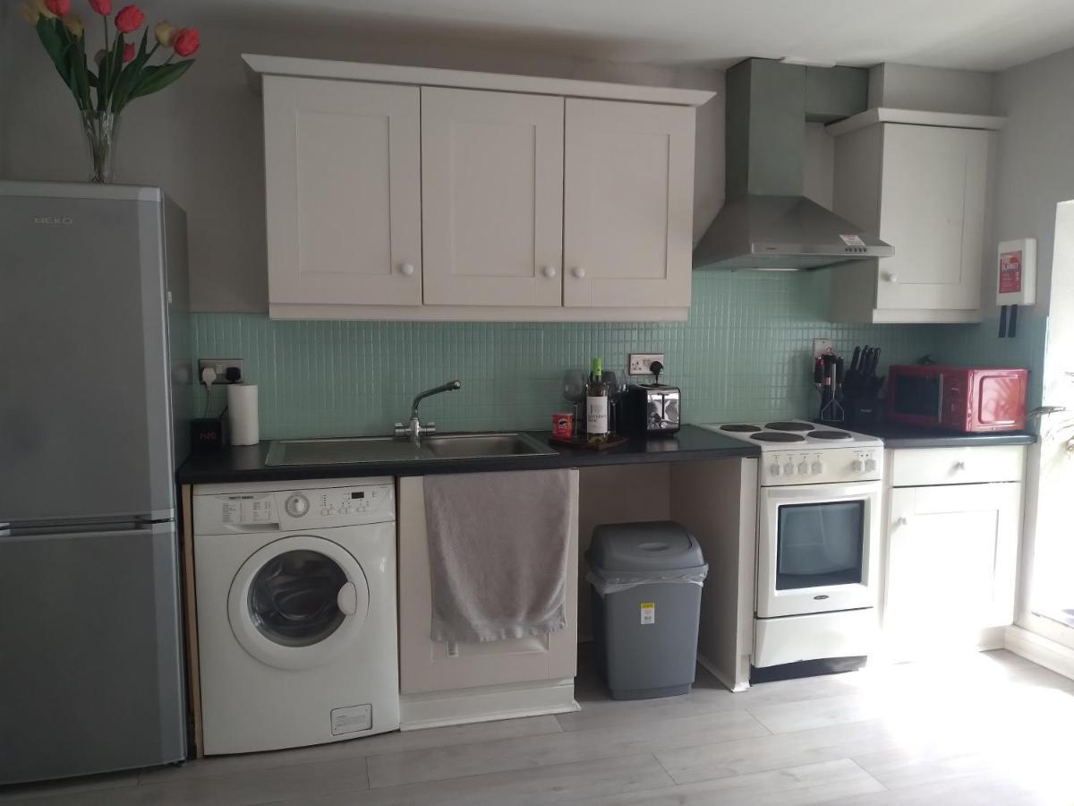 Up Stairs Double Apartment Innishannon Mariners Rest Cork Esterno foto